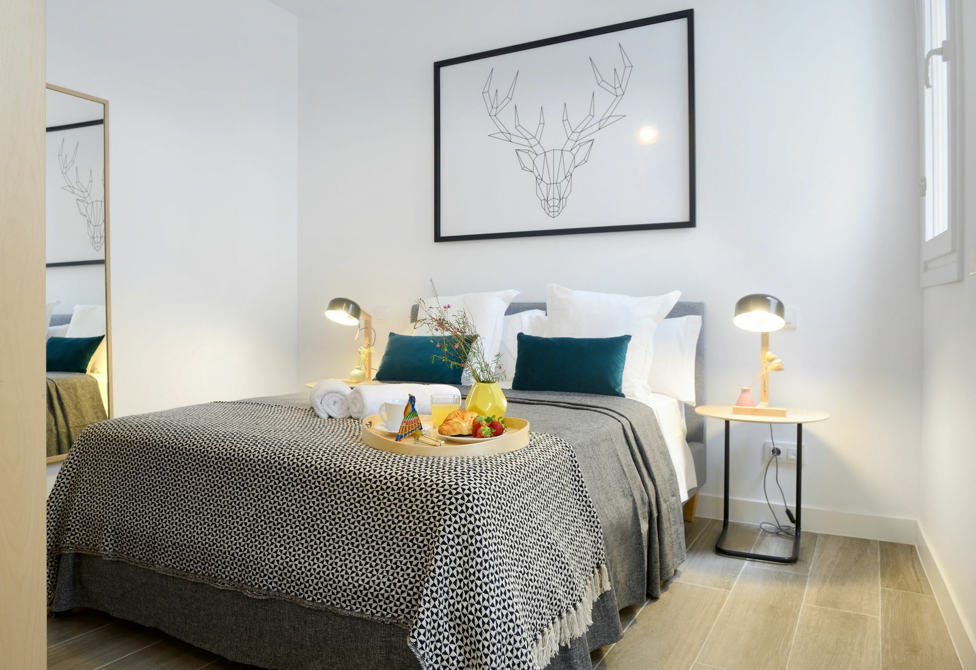Nqn Aparts & Suites Madrid Exterior photo